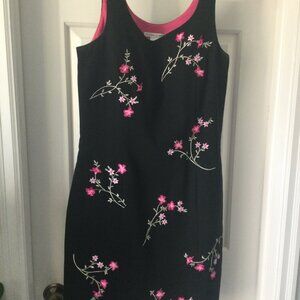 Beautiful black sheath with embroidered flowers.